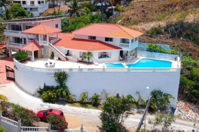 7 bedroom with sceniv view of nature
